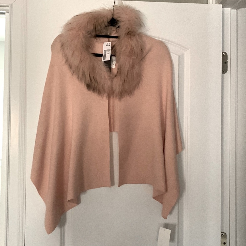O/S woman’s cape
